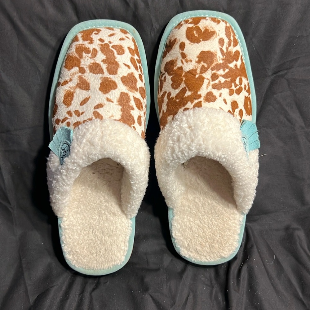 Ariat, cowhide slippers, size 9